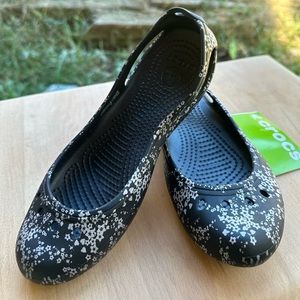 Black & Silver Crocs Kadee Graphic Work Flat size 7 Woman’s